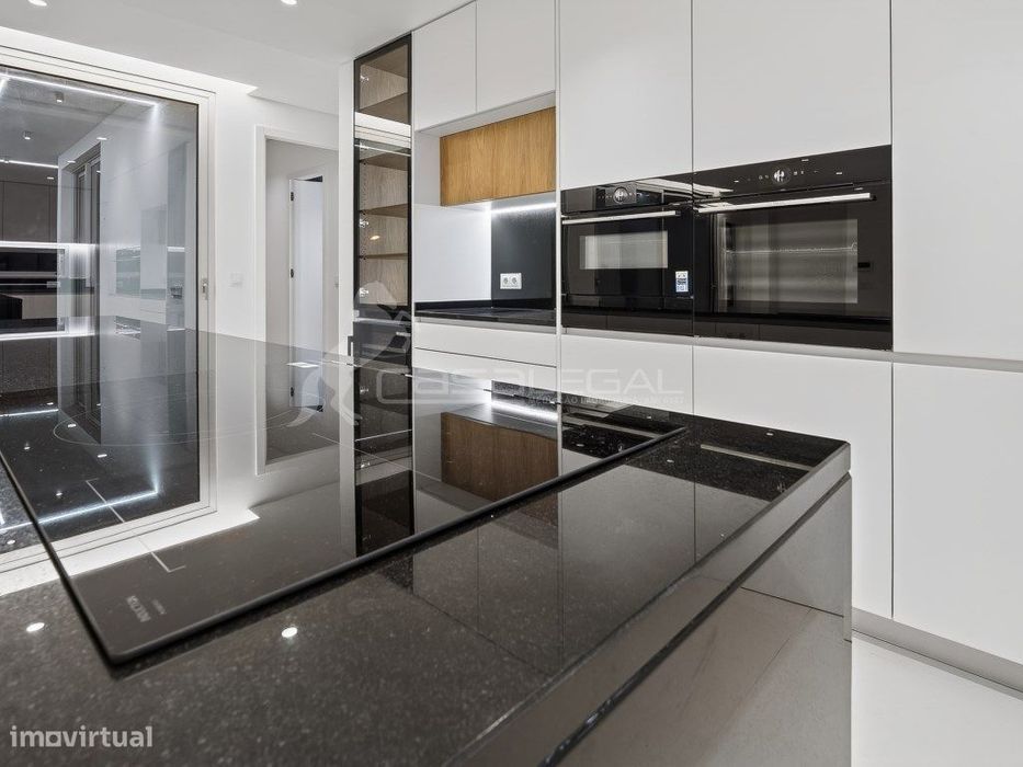 Moradia nova e térrea, com três suites, piscina aquecida e excelent...