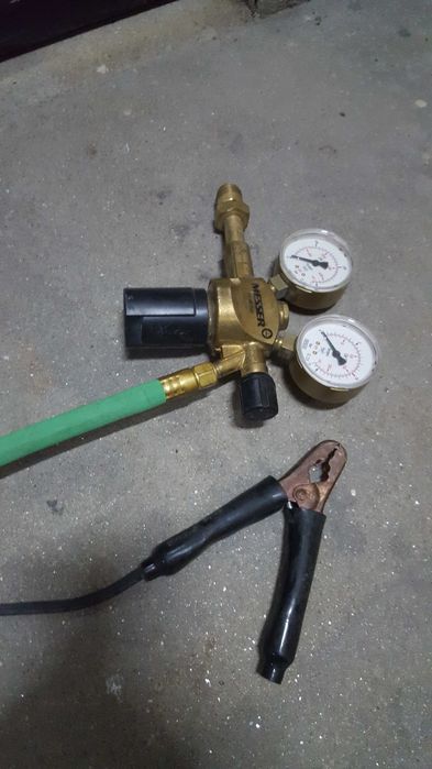 Conjunto de valvulas e manometros de pressao Messer