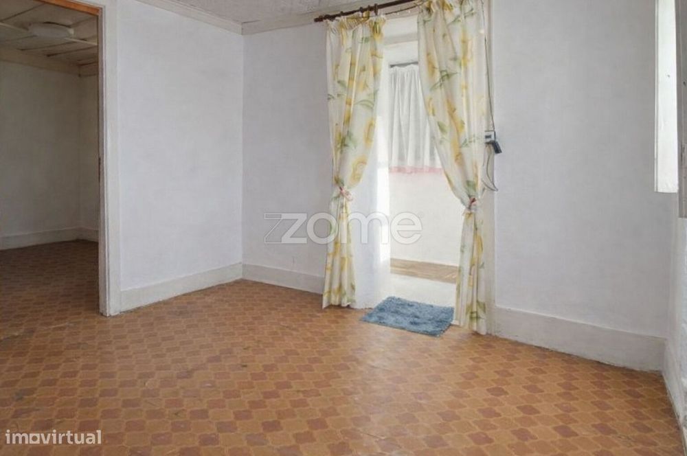 Moradia T3 no Outeiro de Bera com Terreno e Garagem