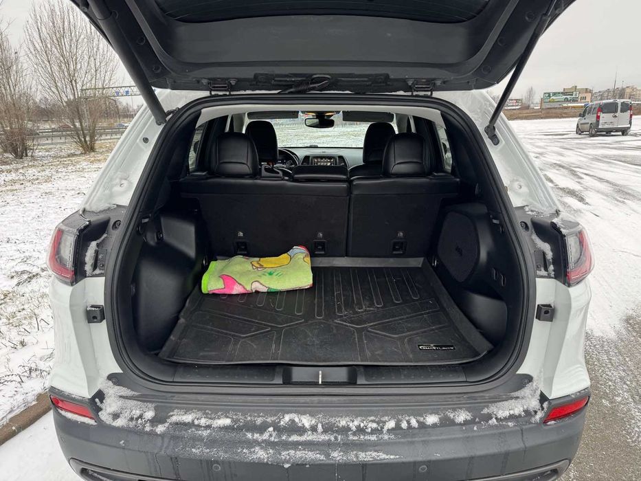 Jeep Cherokee trailhawk власник