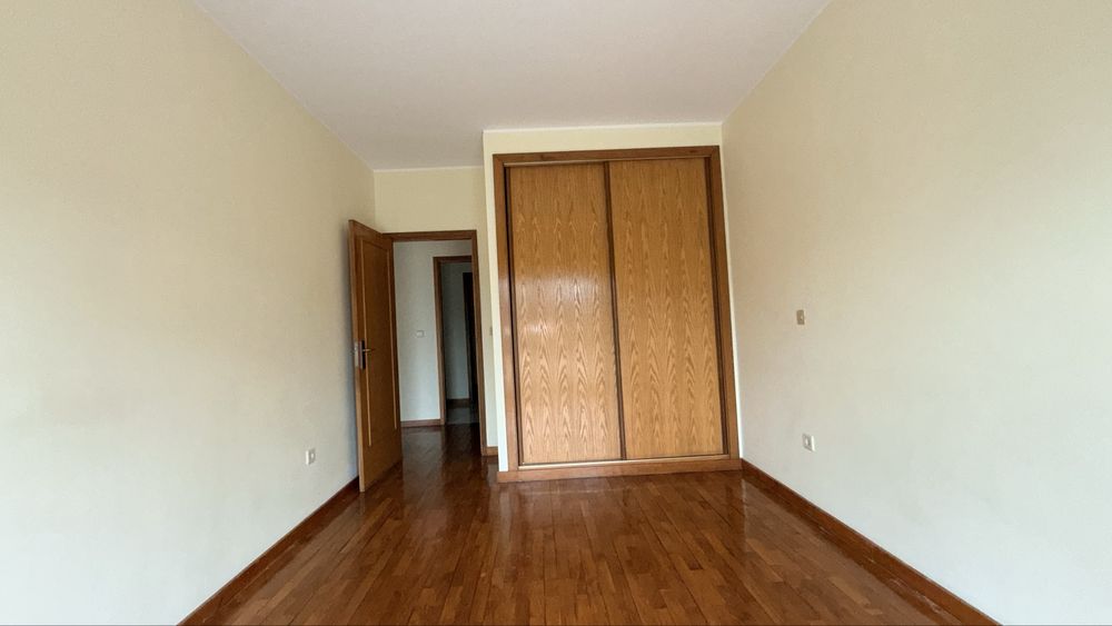 Apartamento t2+1 com terraço nos maninhos