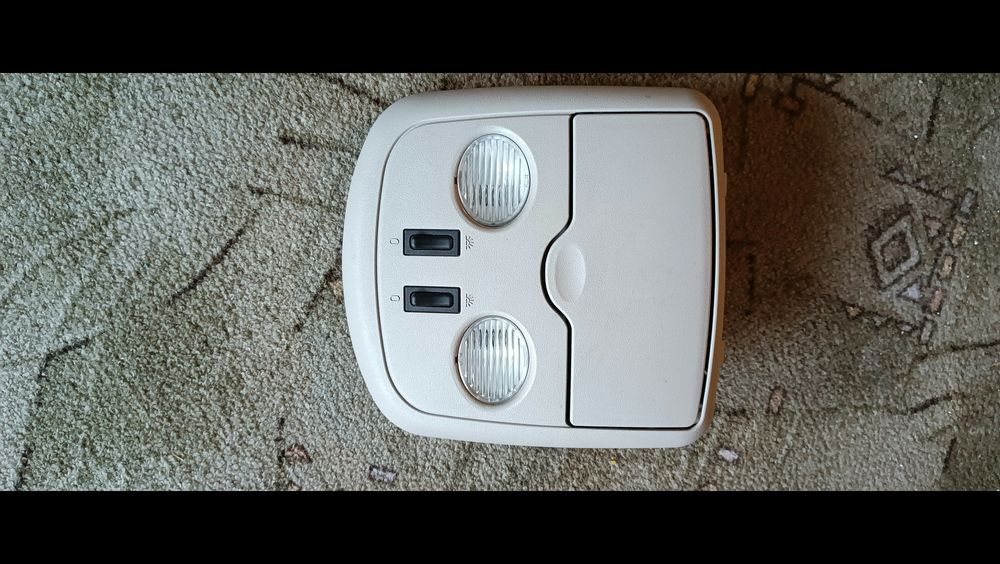 Lampka wnętrza Almera Schowek na okulary Almera