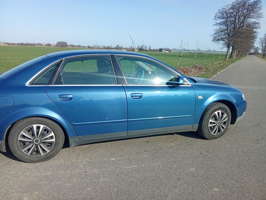 Audi a 4 b 6  ,gaz trzy letni.