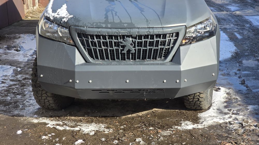 Бампер на  пікап Nissan Navara, Ford Ranger, Peugeot Landtrek, L200