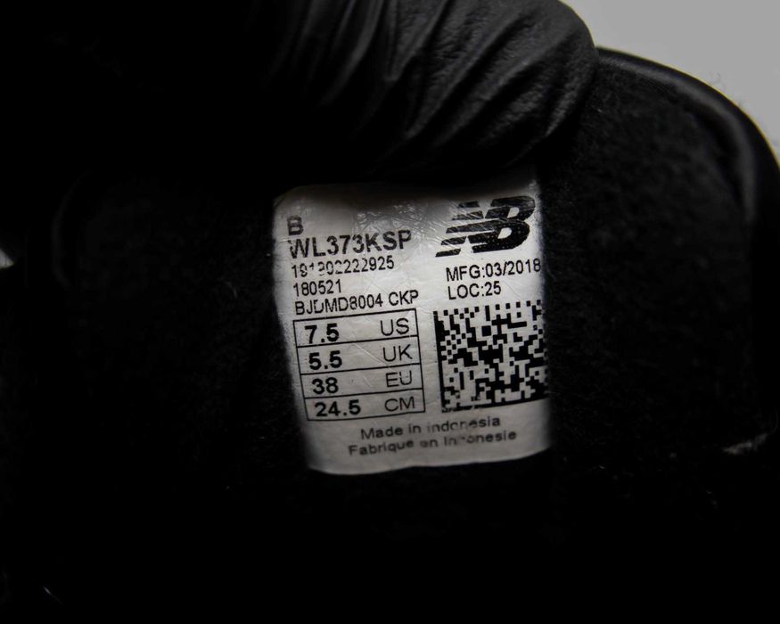 Крутые замшевые кроссовки New Balance 373.39 размер