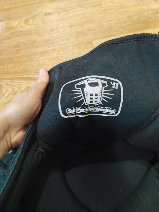 Хокейна форма,захист