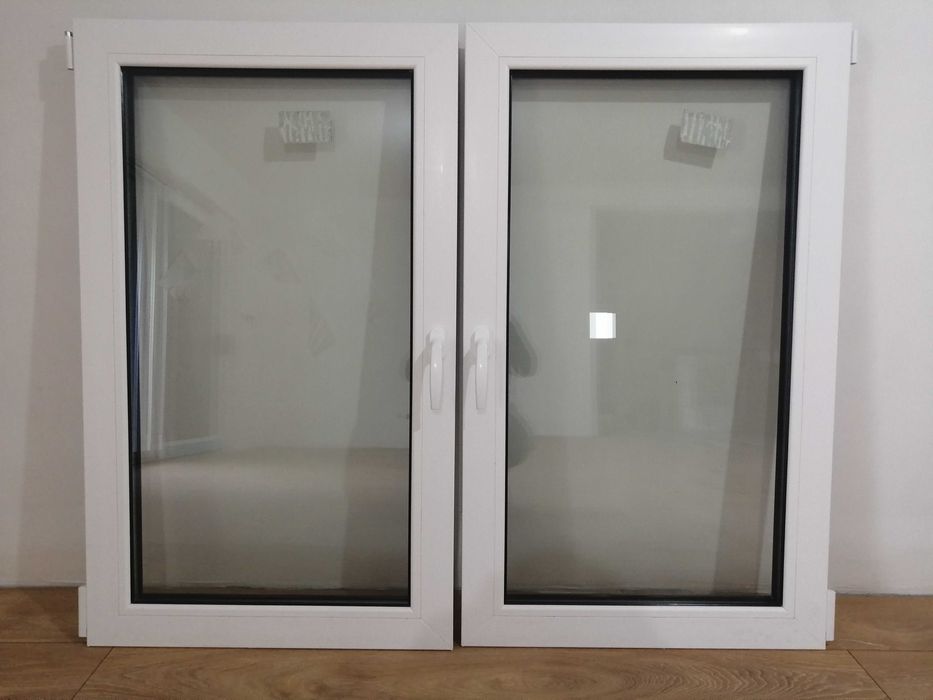 Okno dwuskrzydłowe trzyszybowe z ramą