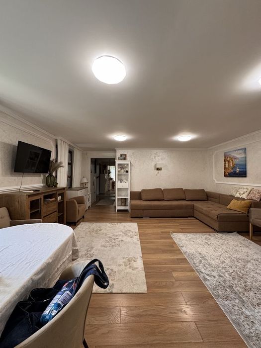 Власний будинок з басейном