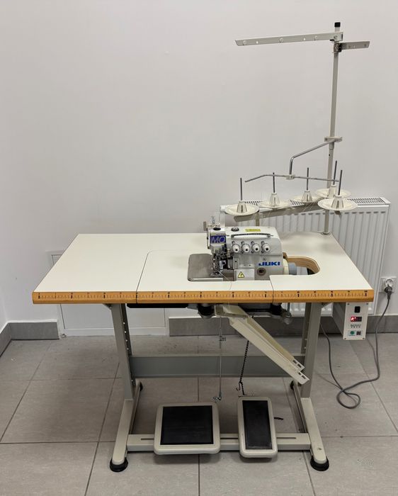 Overlock 5-nitkowy Juki MO-6816S – stan bardzo dobry