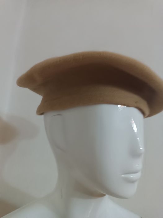 Klasyczny beret wełniany w kolorze karmelowym / beżowym