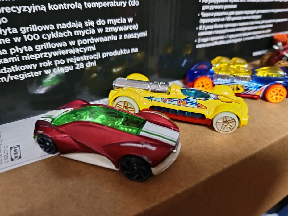 8 carrinhos HotWheels
