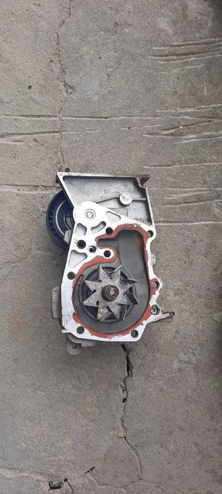 Помпа Рено сандеро 2010 1.4