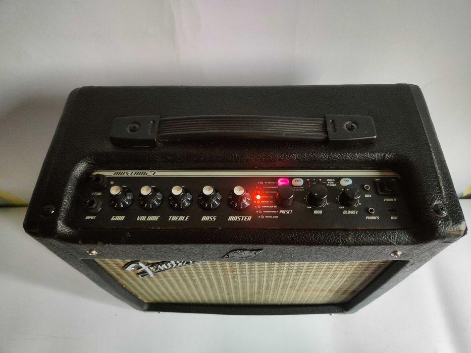 Fender Mustang I V2 wzmacniacz combo gitarowe w złym stanie uszkodzone