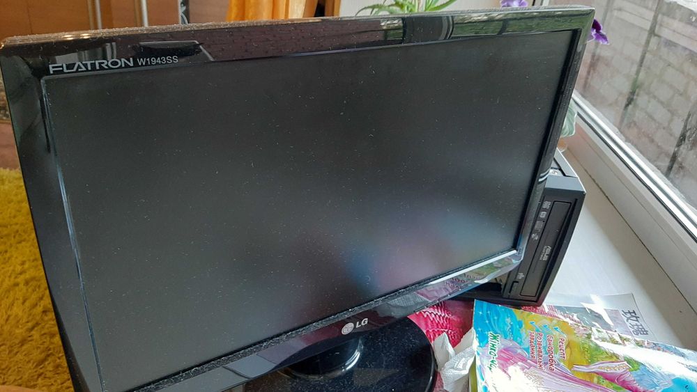 Монитор LG Flatron W1943SS