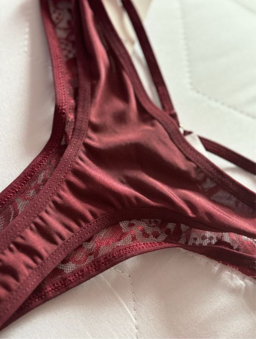 Majtki stringi koronkowe