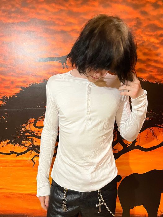 Layered Henley Longsleeve | Двухслойный Лонгслив Прилегающего Кроя с Воротником на Пуговицах