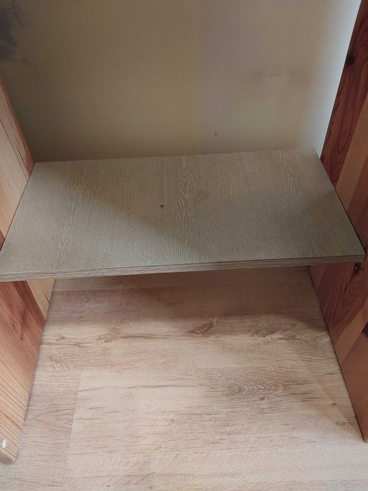 biurko z drewna sosnowego