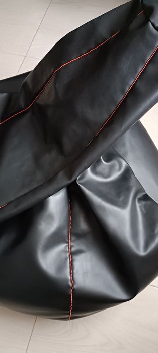 Puff em Pele Sintética