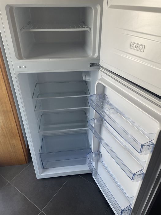 Frigorifico ainda com 1 ano de garantia