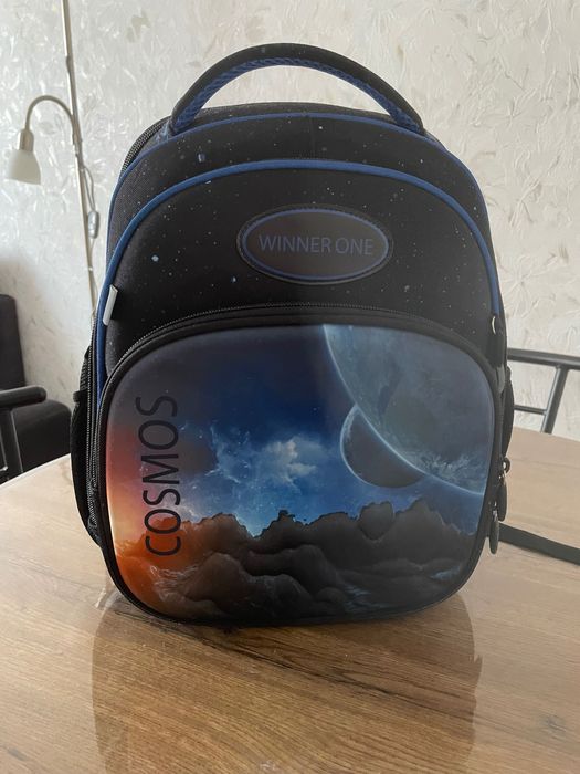 Шкільний ранець для молодших класів