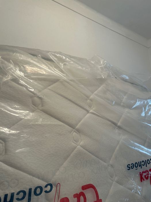 Colchão  de  casal  sem  molas, em muito bom estado