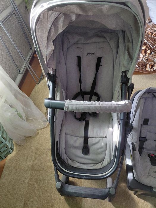 Дитяча коляска і автокрісло .