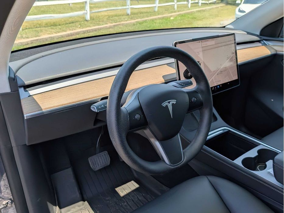 Tesla Model Y      2021