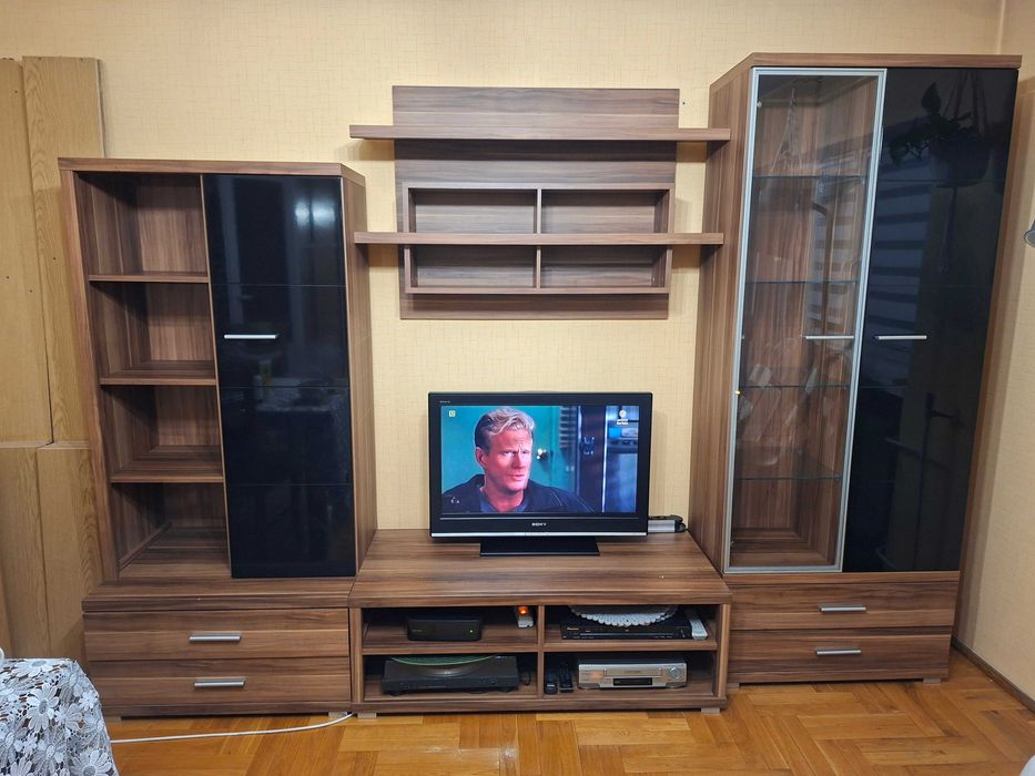 Meble do salonu, w tym stolik RTV