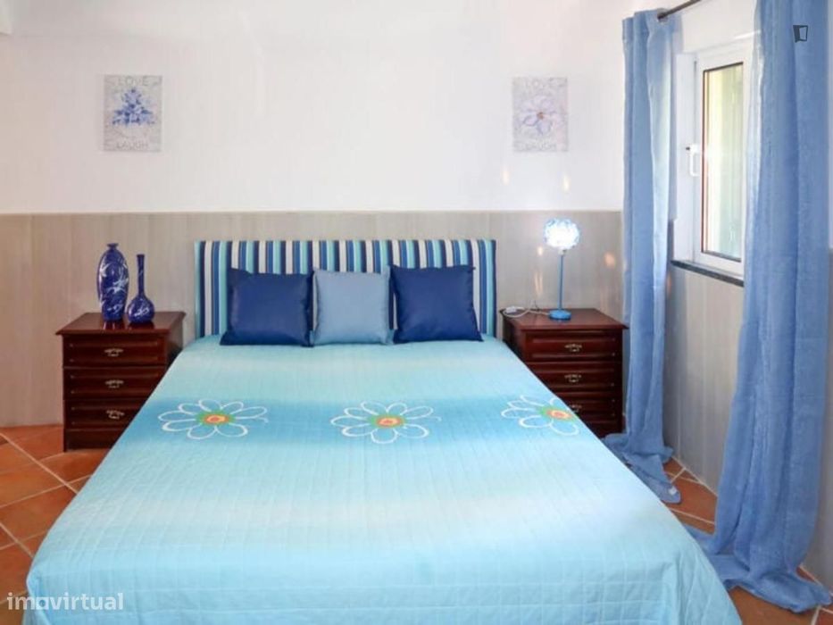Quarto - localizado em Faro