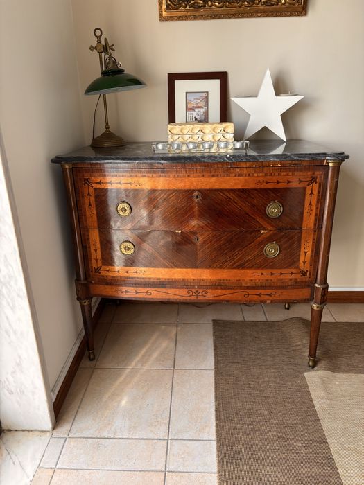 Comoda Dona Maria com tampo em pedra (negociável)