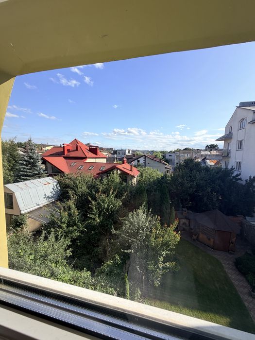 Будинок в центрі. Заходь і живи!
