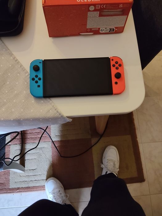 Nintendo switch OLED +2 jogos (super Mario Bros wonder /Zelda breath o