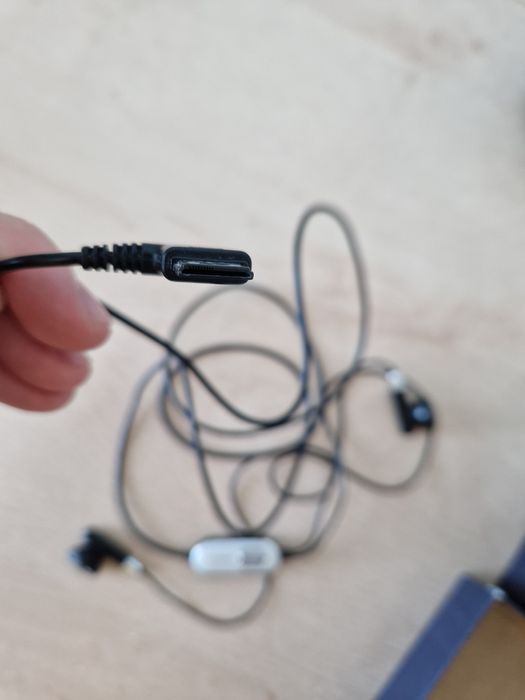 Słuchawki SAMSUNG- stary typ (sprawne,używane)