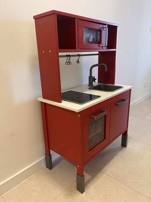 Kuchnia zabawkowa Ikea Duktig czerwona