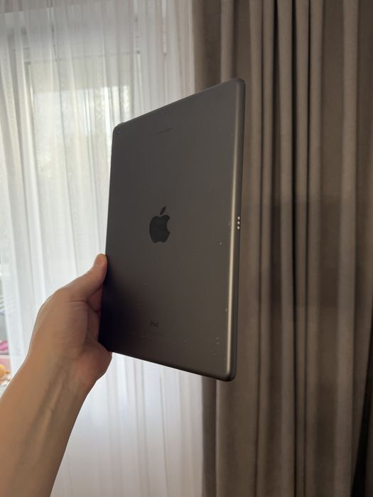 Продаю iPad 7-го покоління, 32 ГБ, версія Wi-Fi.