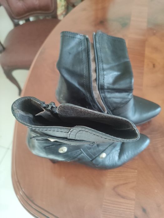 Bota de senhora em cabedal tamanho 37