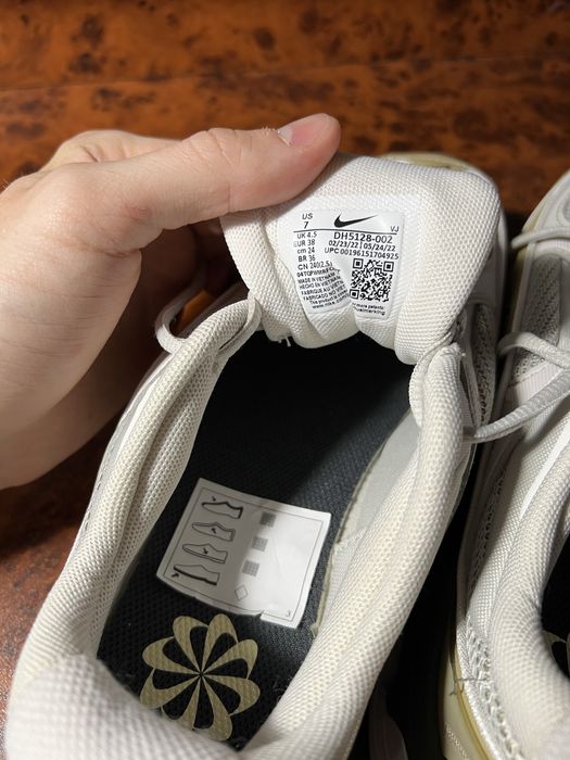 Кросівки Nike Air Max Bliss NN