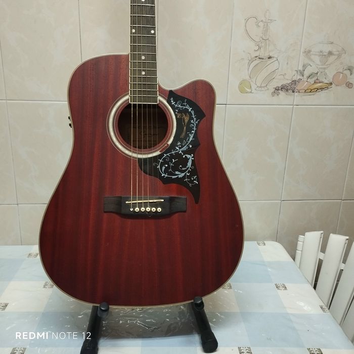 vendo ou troco por contra baixo. guitarra smiger elétrica em ótimo estado..200 euros
