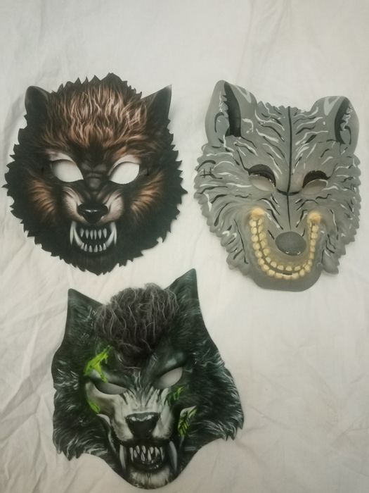 Маски персонажів в асортименті