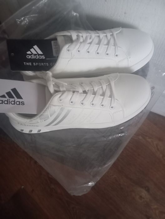 Продам кросівки, Новие