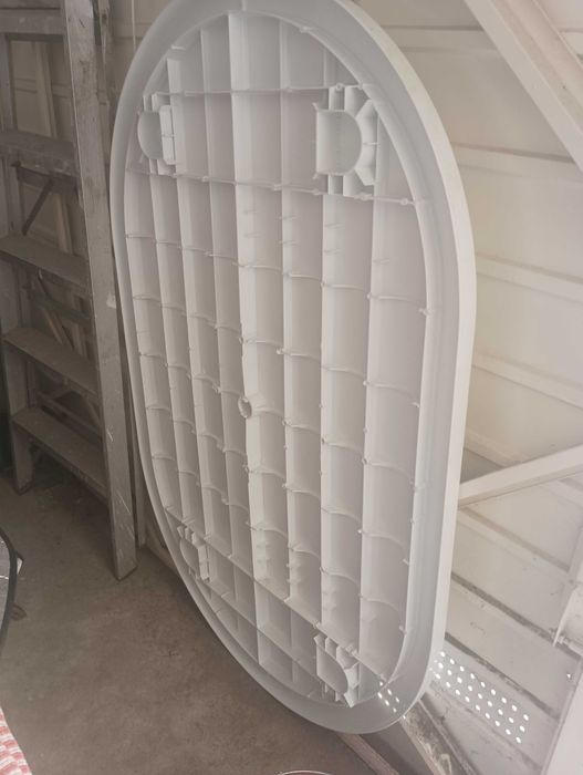 Mesa grande e 10 cadeiras de exterior