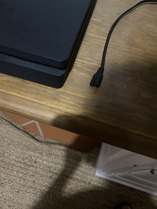 Vendo ps4 está  em bom estado
