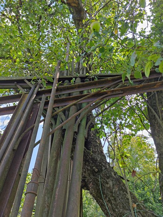 Металеві труби та швейлера