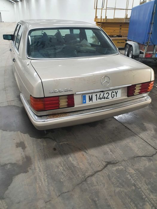 Mercedes w126 para peças (2)- interiores e chaparia em estado novo