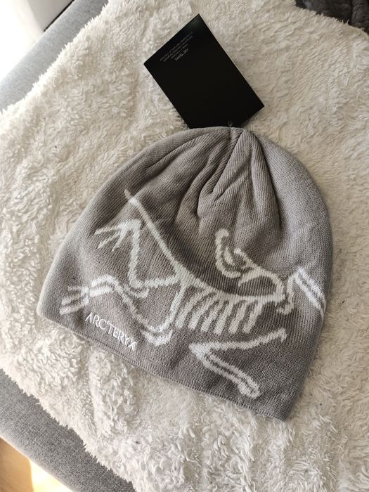 Dwie czapki arc'teryx