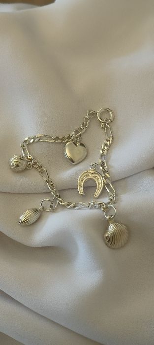 Pulseira com pingentes em prata