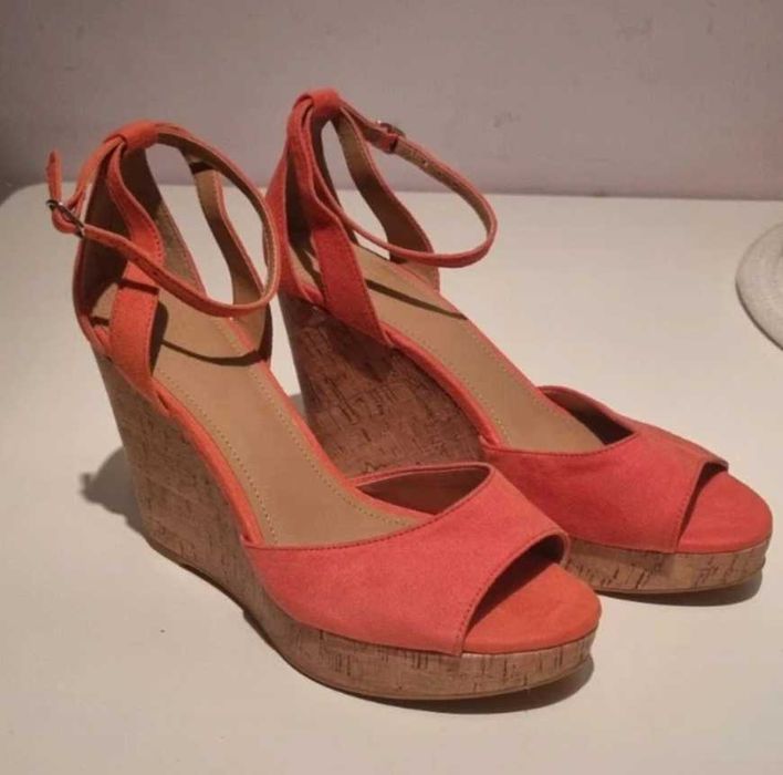 H&M sandały na konturnie nowe