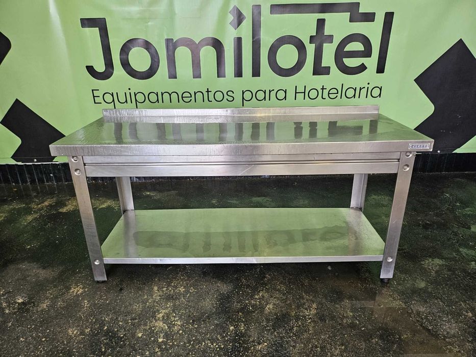 Bancada de trabalho em inox