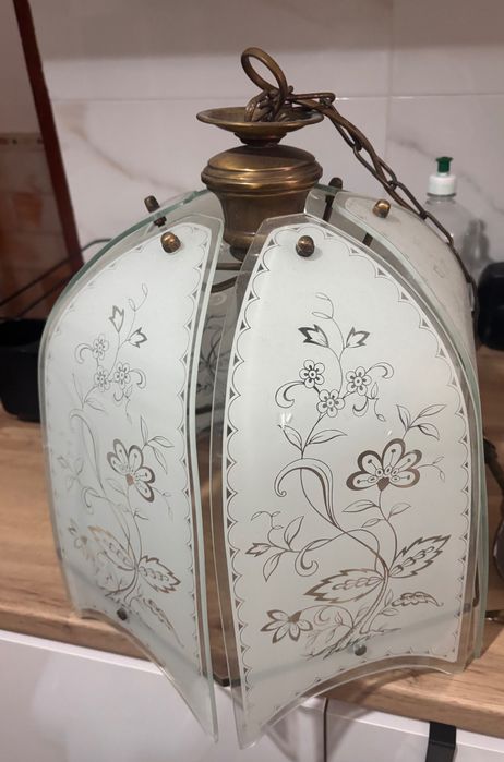 candeeiro com padrão de flores
