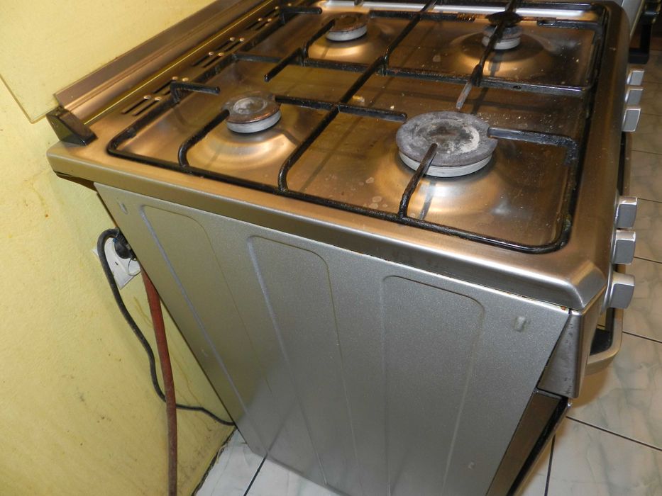 Kuchenka wolnostojąca 60cm. Inox.